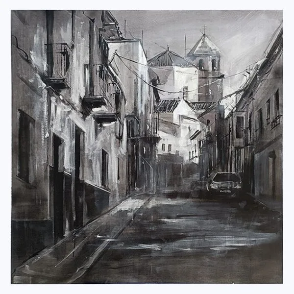 Cuadro de gran formato (120x81 cm) de Paco Rojas colgado en un salón moderno sobre un sofá gris, representando una calle de Los Barrios, Cádiz.